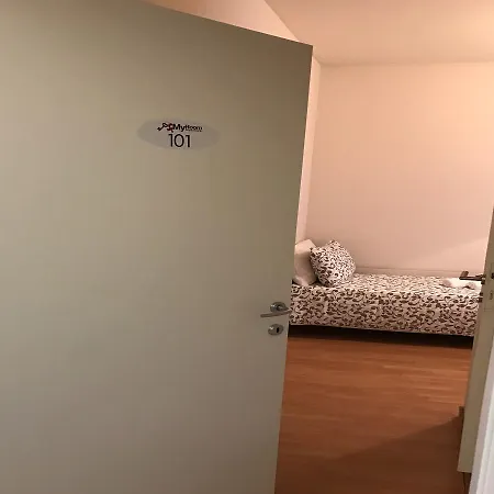 Myroom In Town ゲストハウス 3*